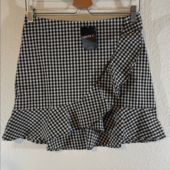 Forever 21 Dresses & Skirts - FOREVER 21 Gingham Mini Skirt Size Medium Black & White NEW